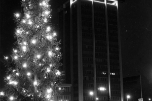 Der RIAS-Fotograf Karl-Heinz Schubert dokumentierte die ersten Besuche der West-Berliner Verwandten an den Grenzübergängen Sonnenallee und Oberbaumbrücke, Dezember 1963