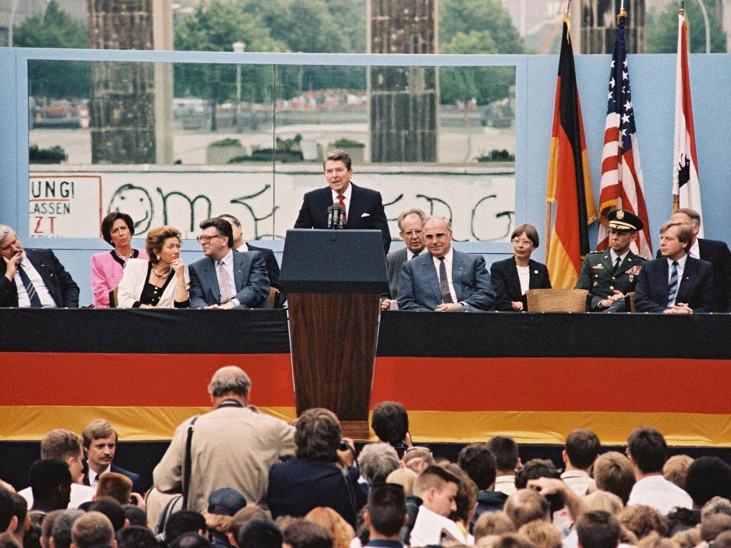 Bildergalerie Us Präsident Ronald Reagan Besucht Berlin Anlässlich Der