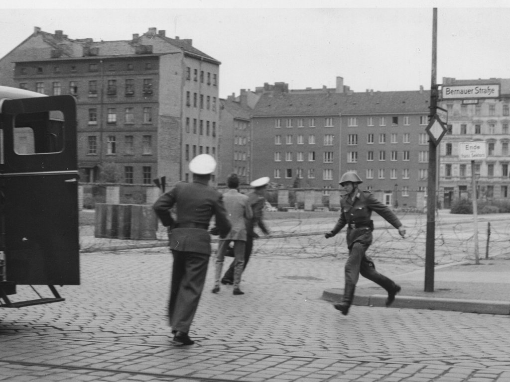 „Sprung In Die Freiheit": Die Flucht Des DDR-Grenzpolizisten Conrad ...