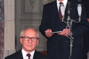 Erich Honecker visiting Johannes Rau at Benrath Palace, 1987