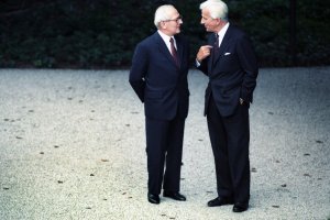 Erich Honecker talking with Richard von Weizsäcker in the park of Villa Hammerschmidt, 1987