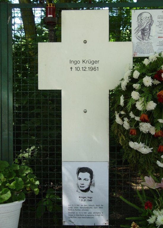 Ingo Krüger, drowned in the Berlin waters: Memorial cross at Checkpoint Charlie (photo: 2005) Ingo Krüger, drowned in the Berlin waters: Memorial cross at Checkpoint Charlie (photo: 2005)