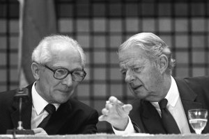 Erich Honecker talking with the president of the DIHT (Association of German Chambers of Industry and Commerce), Otto Wolff von Amerongen, 1987